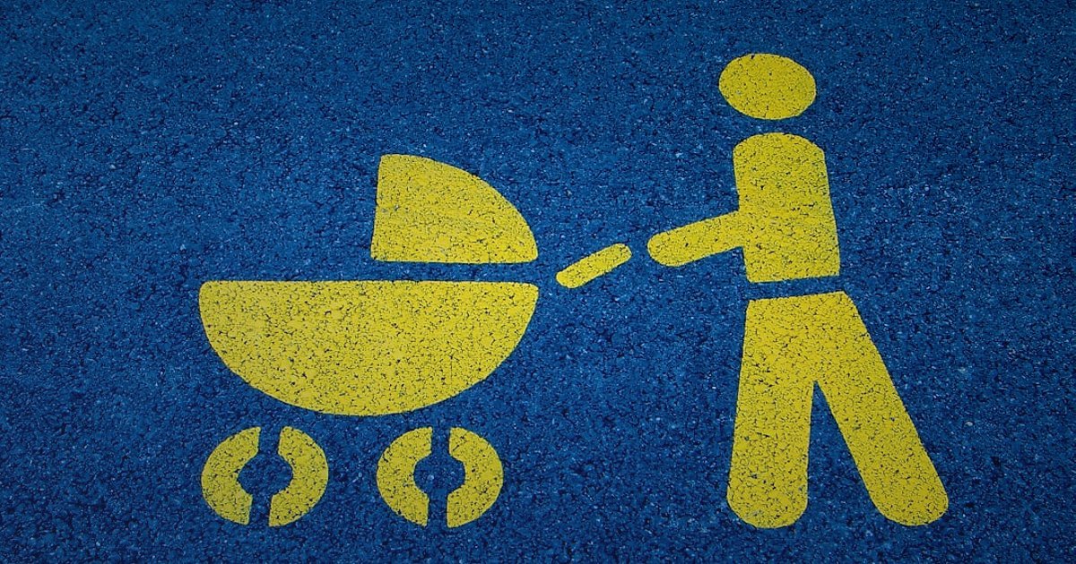 Müşteri Güveniyle Büyüyün: Bebek Arabası & Oto Koltuğu İade Süreçleri Yönetimi 2026 - legal document baby stroller background