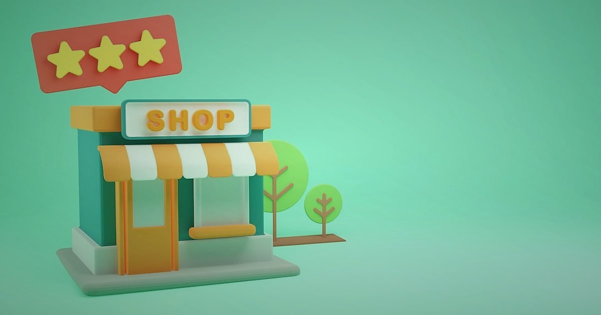 Müşteri Yorumları ve Değerlendirme Yönetimi: 2026'da E-Ticaret Başarısının Anahtarı - smiling customer holding smartphone showing positive review, blurred online store background