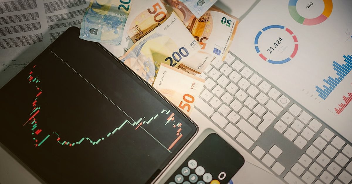 N11 Mağaza Açma Rehberi 2026: Adım Adım Satışlarınızı Patlatın! - calculator with coins and bills on table