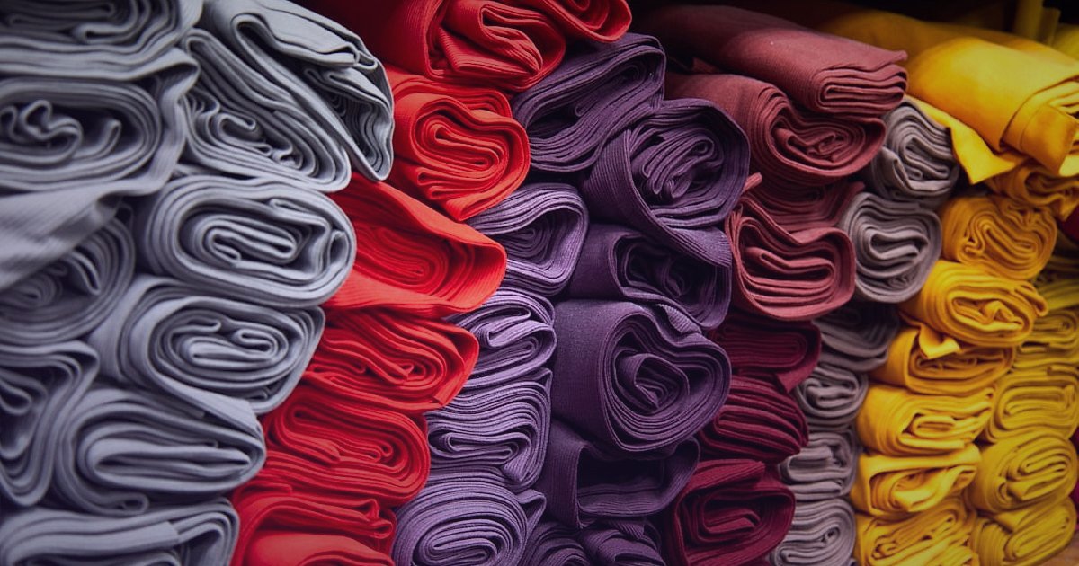 Nevresim & Ev Tekstili Dropshipping: 2026'da Kaçınılması Gereken Hatalar - diverse collection of home textile products arranged neatly
