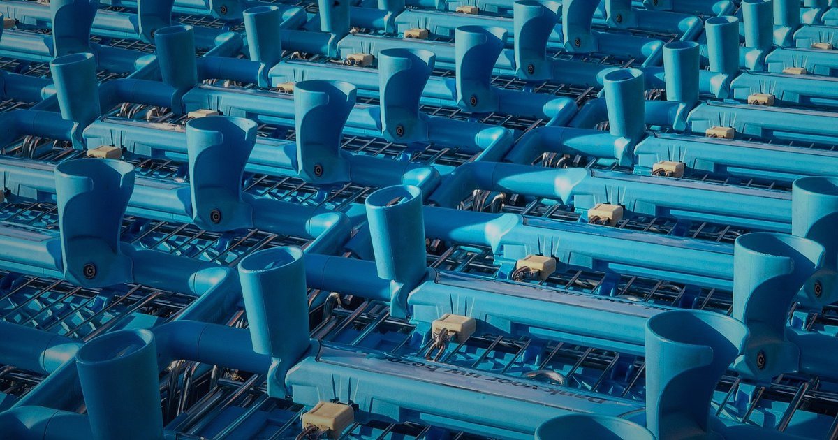 Organik ve Doğal Ürün Nişinde Dropshipping: 2026 Kâr Marjı ve Fiyatlandırma Sırları - multiple shopping carts on a digital marketplace screen