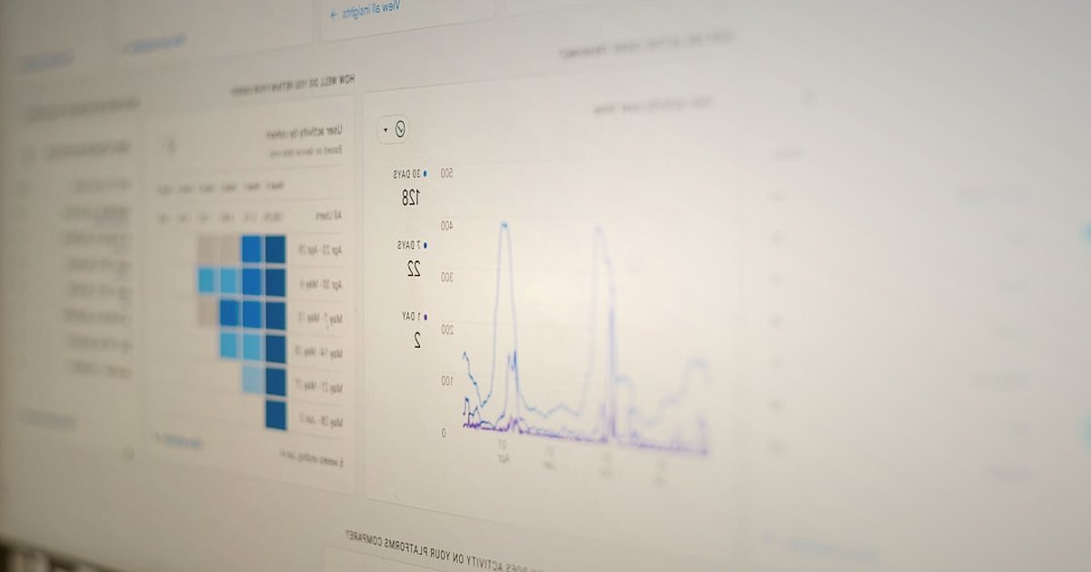 Organik ve Doğal Ürün Nişinde Dropshipping: 2026 Kâr Marjı ve Fiyatlandırma Sırları - digital dashboard showing dynamic pricing adjustments