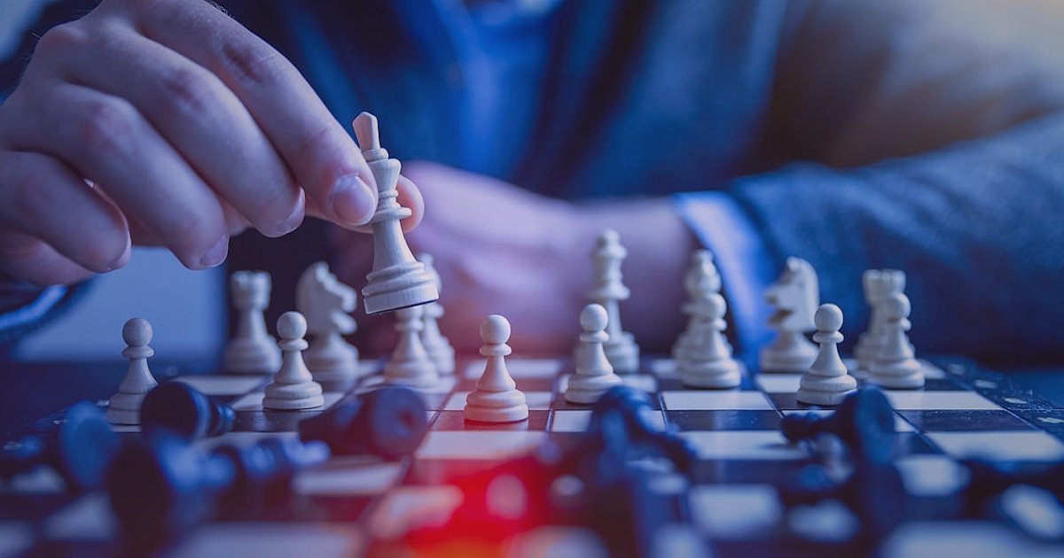 Pazaryeri Ekosisteminin Geleceği 2026: Yeni Nesil Ticaret Öngörüleri - chess pieces on a board with digital overlay showing market trends