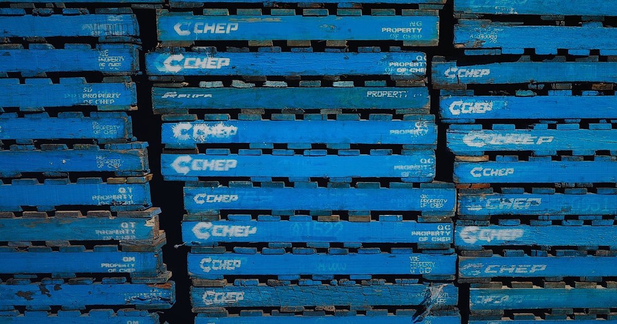 Pazaryeri Komisyon Oranları 2026: Karlı Satışın Anahtarı - close-up diverse product packaging stacked neatly