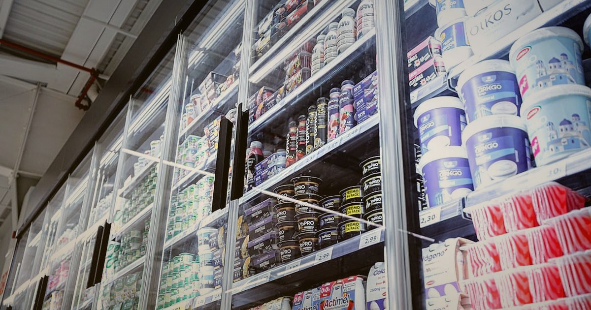 Pazaryeri Mağaza Optimizasyonu 2026: Satışları Artırma Teknikleri - organized product shelves with clear category labels