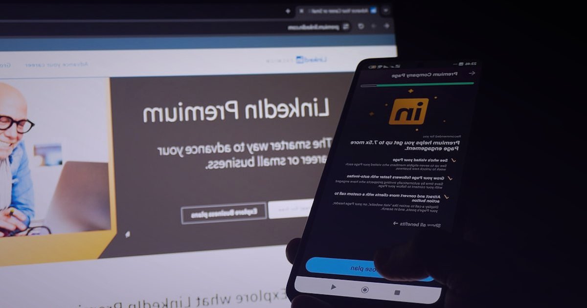 Pazaryeri Mağaza Optimizasyonu 2026: Satışları Artırma Teknikleri - digital advertisement banners on marketplace interface