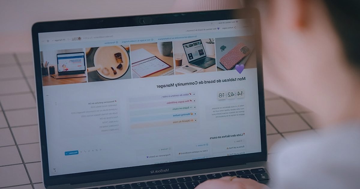 Pazaryeri Mağaza Optimizasyonu 2026: Satışlarınızı Katlayacak Sırlar - person selecting sponsored product listing on marketplace