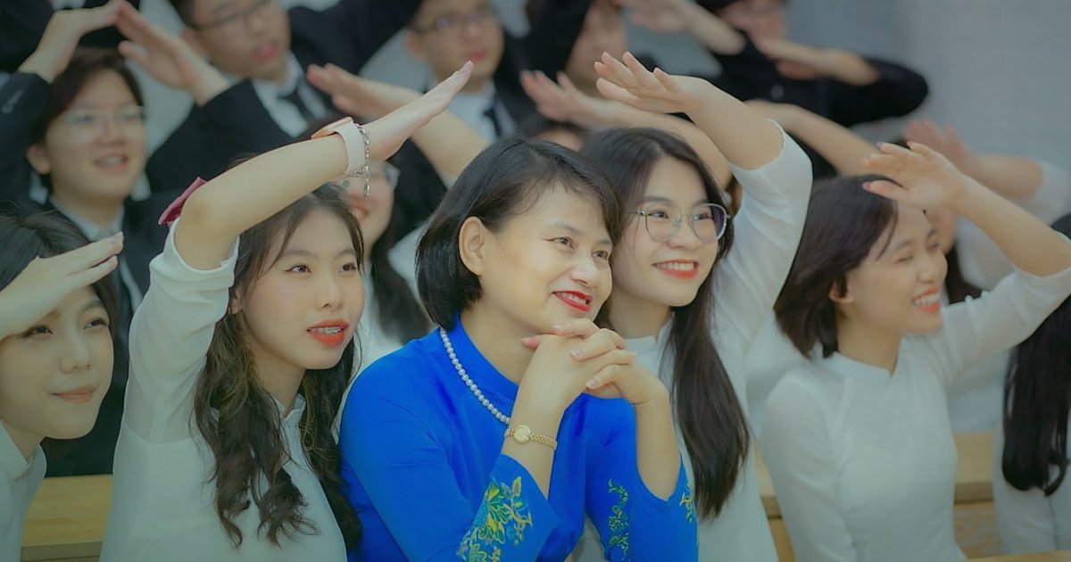 Pazaryeri Mağaza Optimizasyonu 2026: Satışlarınızı Katlayacak En Yeni Taktikler - diverse group of people smiling and giving thumbs up gesture