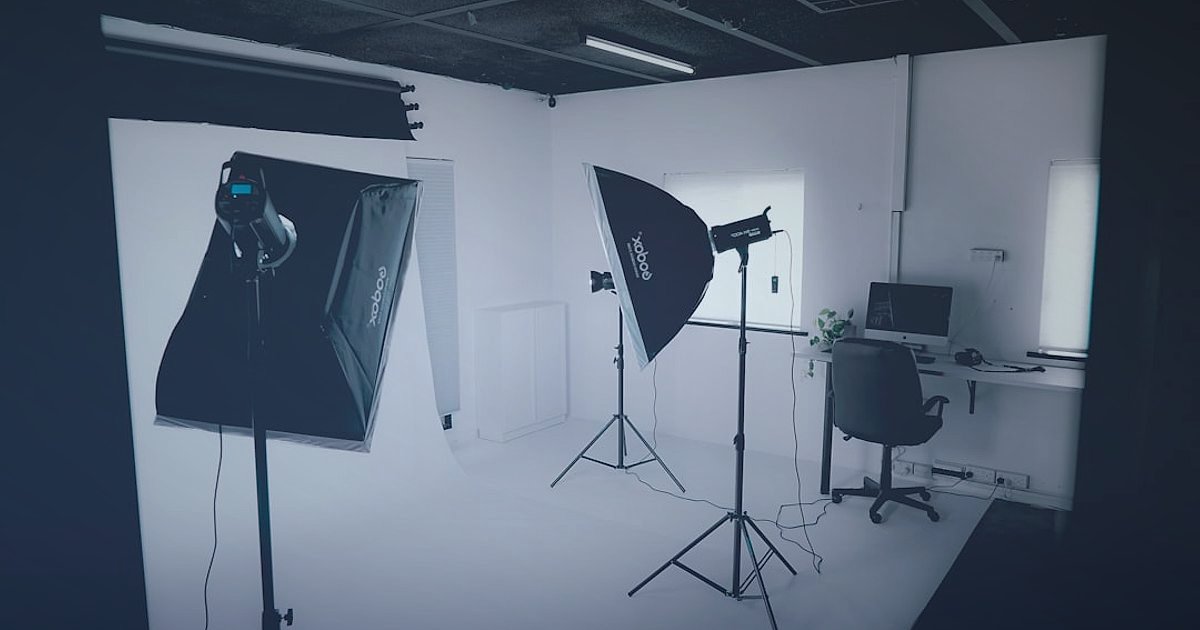 Pazaryeri Mağaza Optimizasyonu: 2026'da Satışları Uçuracak Stratejiler - professional product photoshoot setup studio lighting