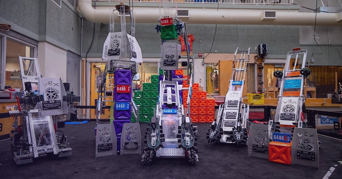 Pazaryeri Mağaza Optimizasyonu: 2026'da Satışları Uçuracak Stratejiler - automated warehouse robotic arms sorting packages