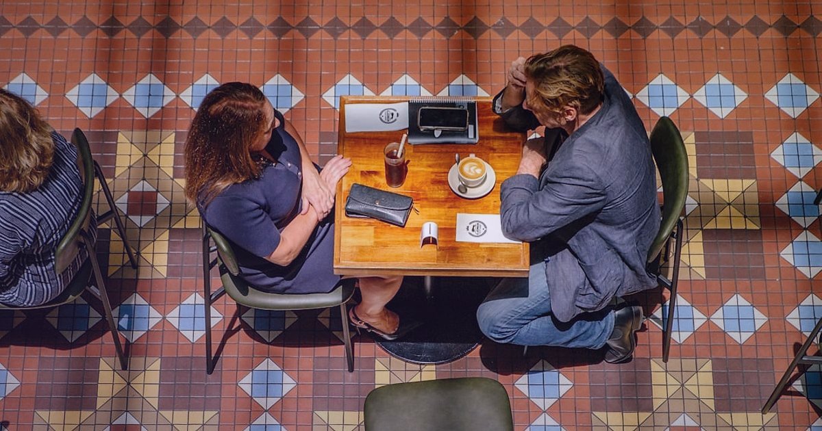 Pazaryeri Satışlarını Fırlatın: 2026'da Zirveye Oynama Rehberi - high-resolution product photos lifestyle setting table