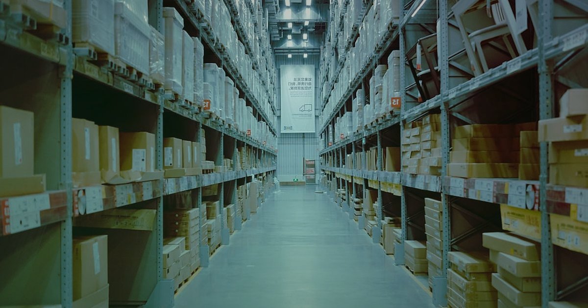 Pazaryeri Ürün Listeleme 2026: Satışları Patlatan SEO Teknikleri - person organizing colorful product boxes on warehouse shelves