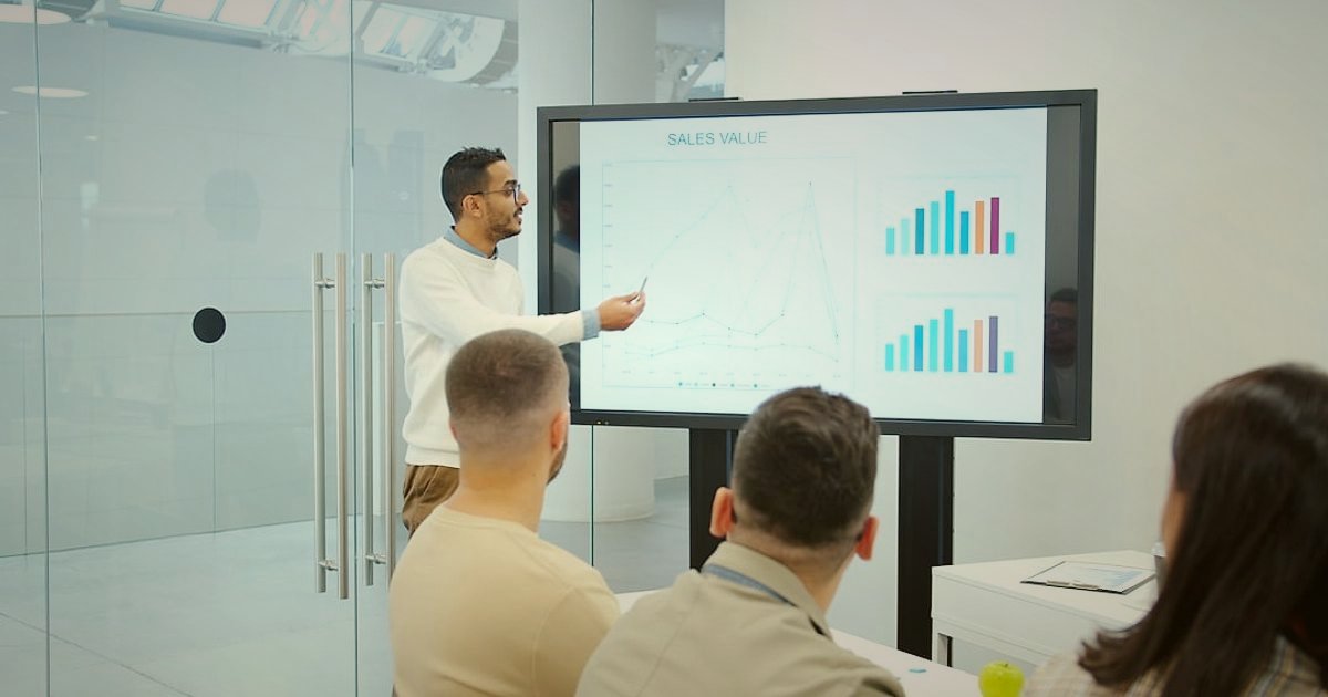 Pazaryeri Ürün Listeleme: Satışları Patlatan 7 Kritik Adım (2026) - dashboard with sales analytics graphs and charts