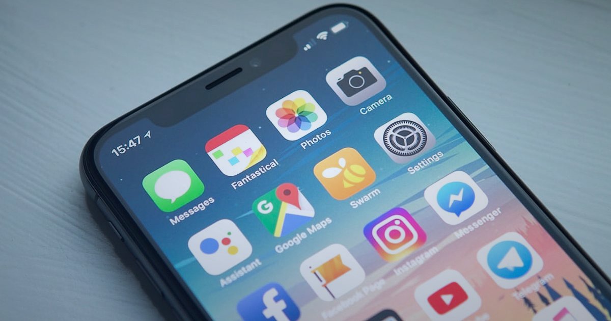 Sıfır Baş Ağrısı: Buji İade ve Değişim Süreçleri Yönetimi 2026 - multiple shopping apps displayed on smartphone screen
