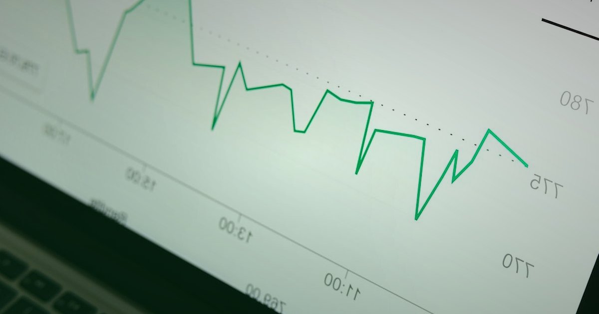 Sosyal Ticaret 2026: Canlı Satışla Müşteriyi Büyüleyin! - dashboard with charts and graphs showing sales performance