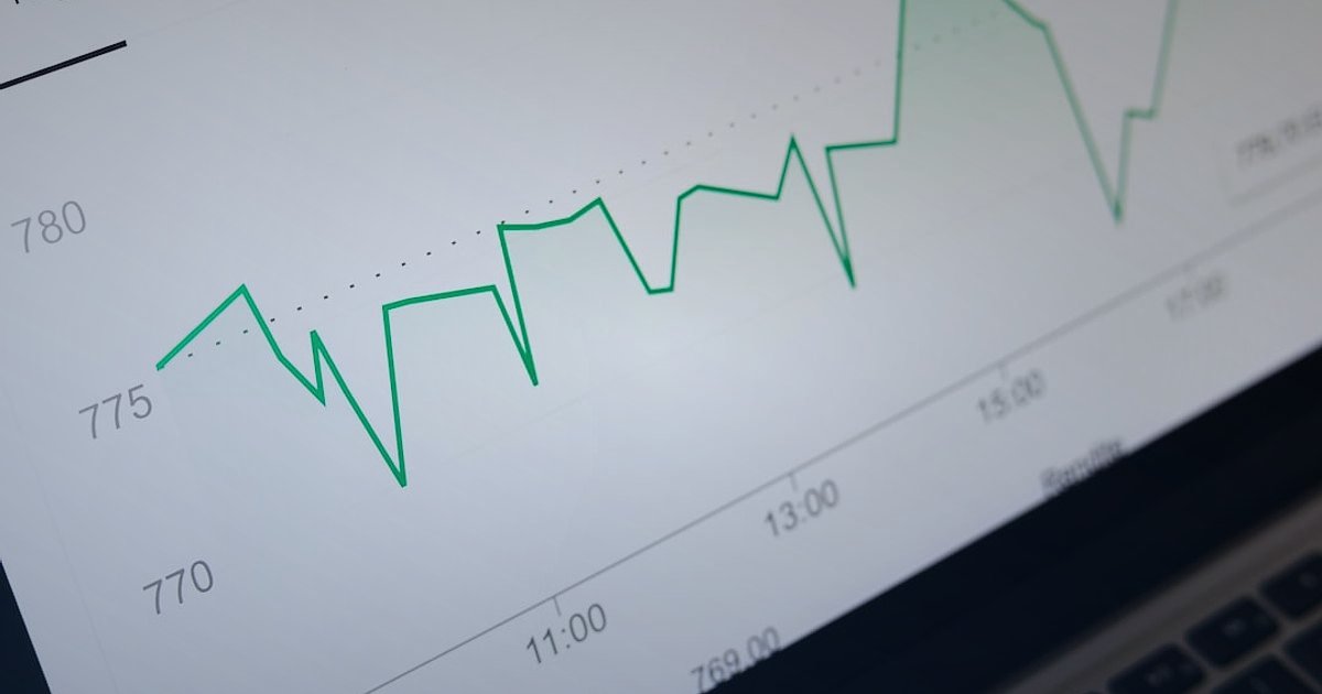 Spor Taytlarında Satış Rekoru: 2026 SEO Başlık ve Açıklama Rehberi - infographic showing growth in online activewear sales