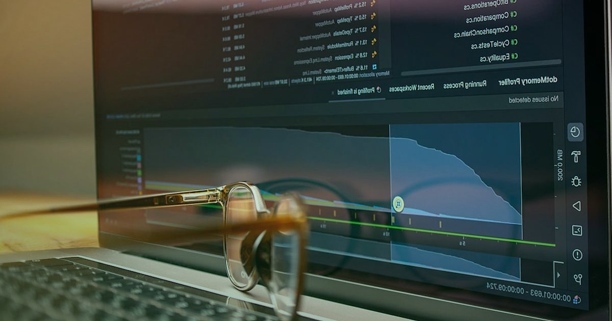 Stoksuz Satış Rehberi 2026: Dropshipping ile E-Ticarette Yeni Nesil Başarı - financial charts and graphs on a computer screen