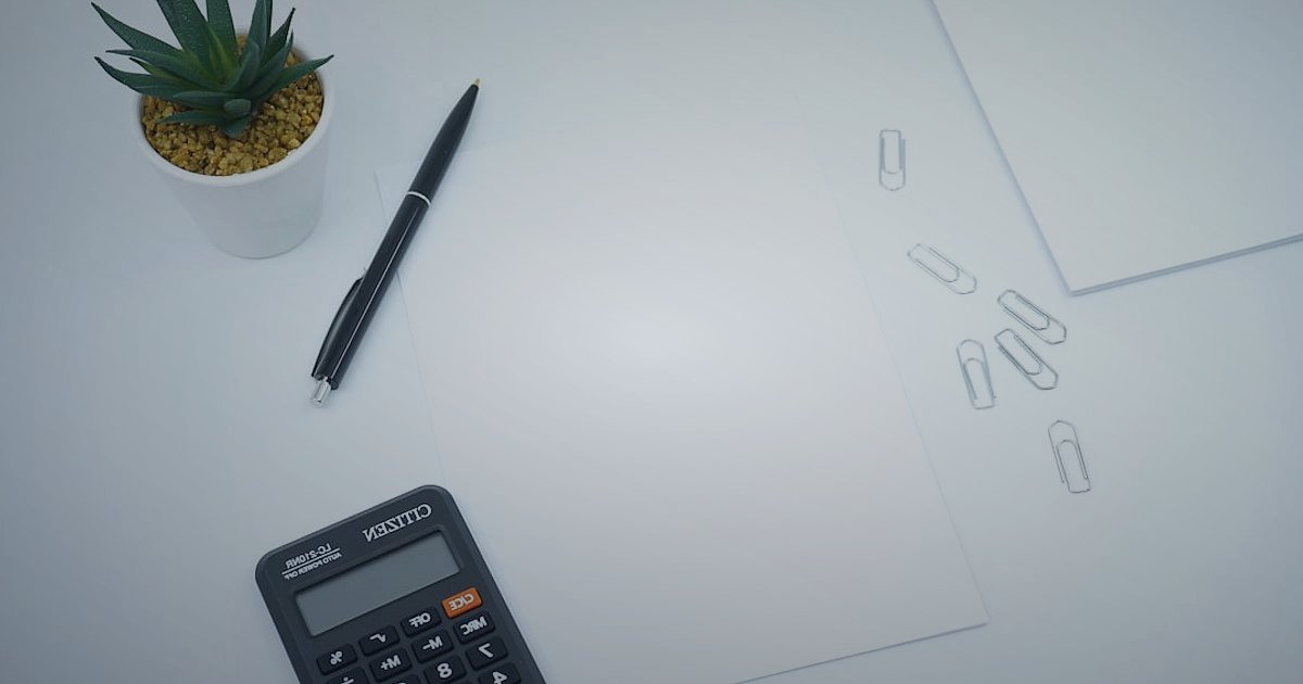Stoksuz Satış Rehberi 2026: Dropshipping ile E-Ticarette Yeni Nesil Başarı - legal documents and calculator on a desk