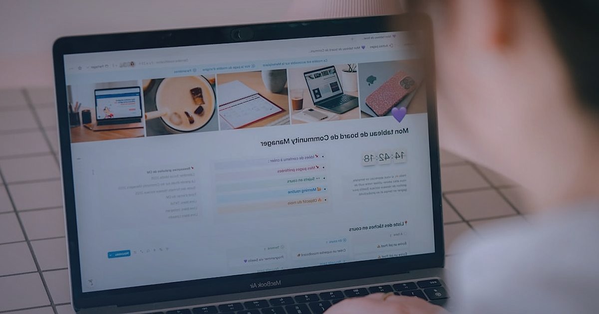 Stoksuz Satış Rehberi 2026: Dropshipping ile Kârınızı 3 Katına Çıkarın! - person creating targeted ads on a social media dashboard