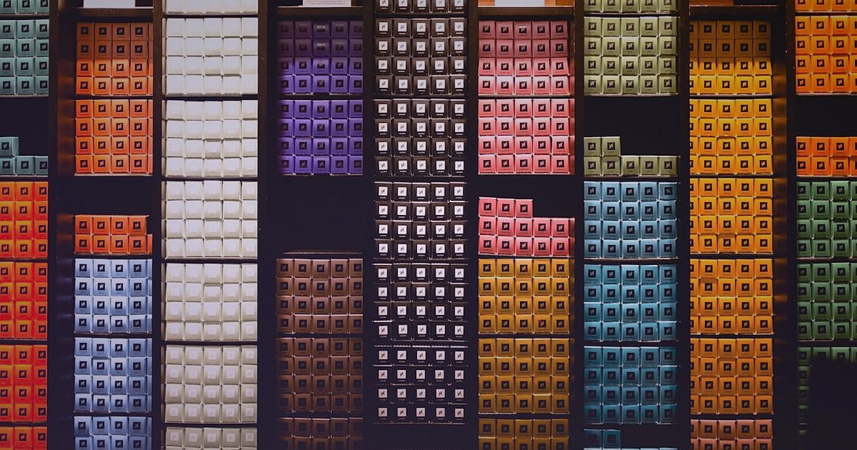 Stoksuz Satış Rehberi 2026: Dropshipping ile Kârınızı Maksimize Edin! - diverse colorful product boxes stacked neatly