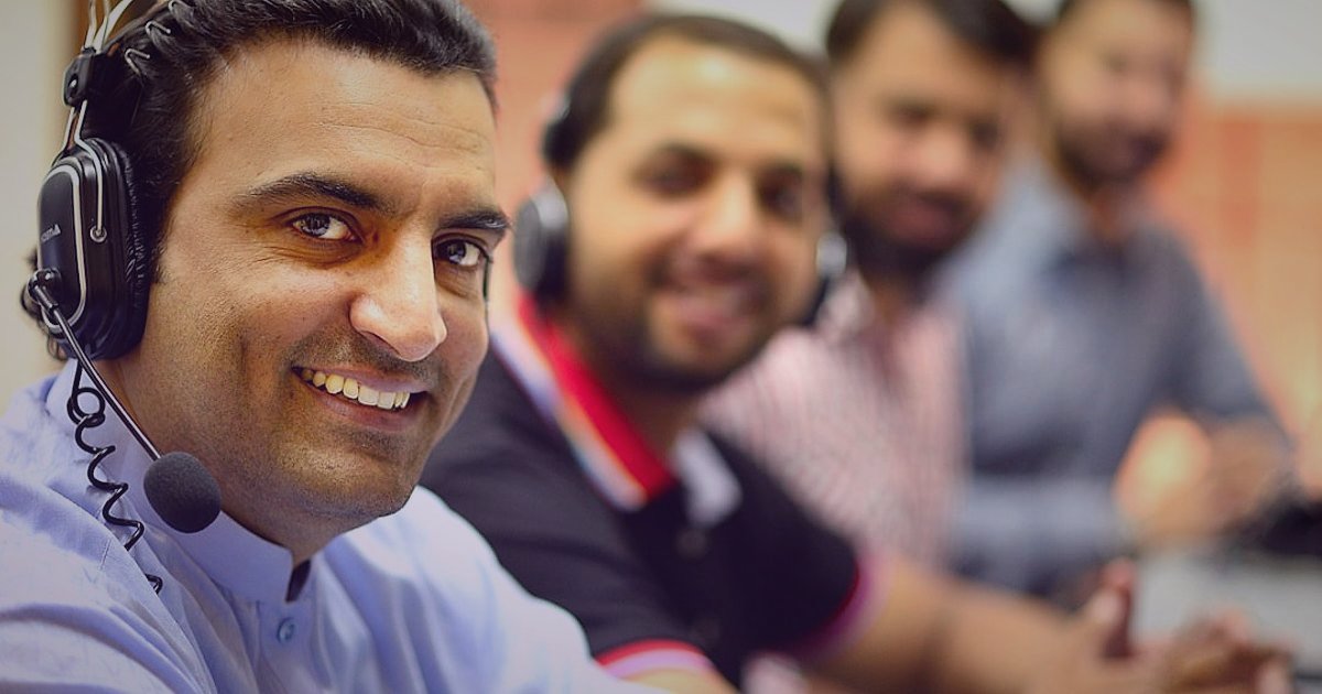Stoksuz Satış Rehberi 2026: Dropshipping ile Kârınızı Maksimize Edin! - customer service representative talking on headset smiling