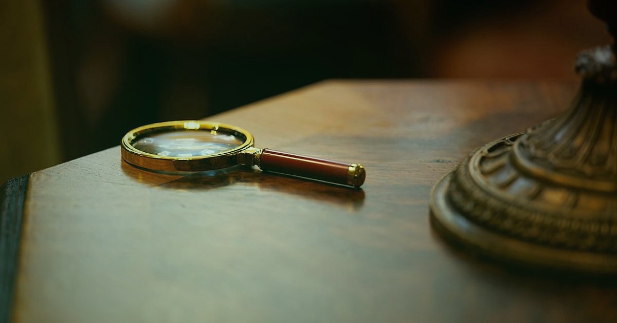 Stoksuz Satış Rehberi 2026: Dropshipping ile Kârınızı Maksimize Edin! - legal documents and magnifying glass on desk