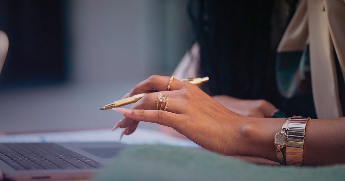 Trendyol Mağaza Açma 2026: Adım Adım Kârlı Bir Başlangıç Rehberi - woman signing digital contract laptop desk