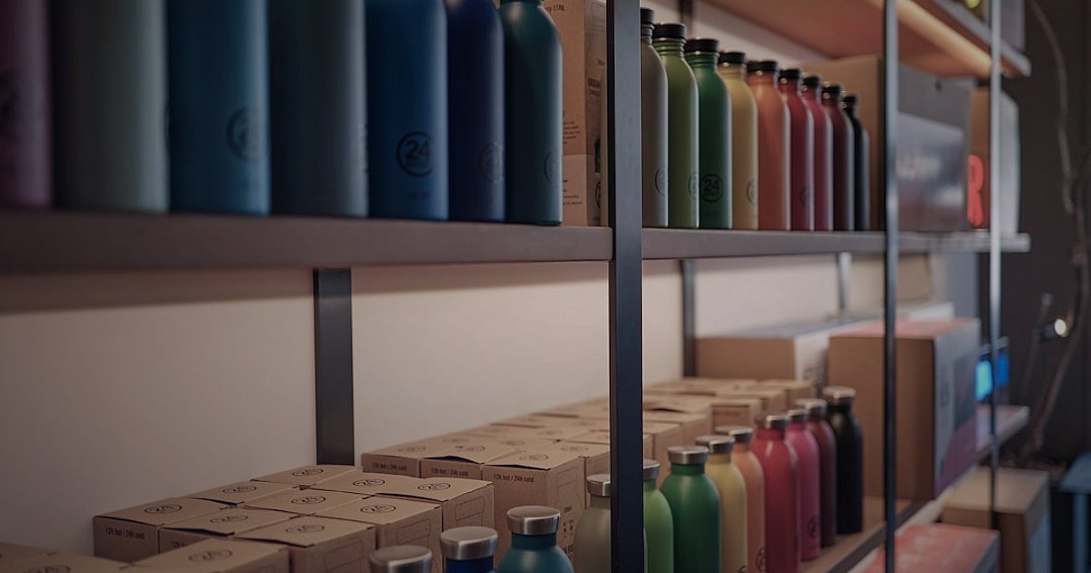 Trendyol Mağaza Açma 2026: Adım Adım Kârlı Bir Başlangıç Rehberi - diverse product display shelves colorful selection