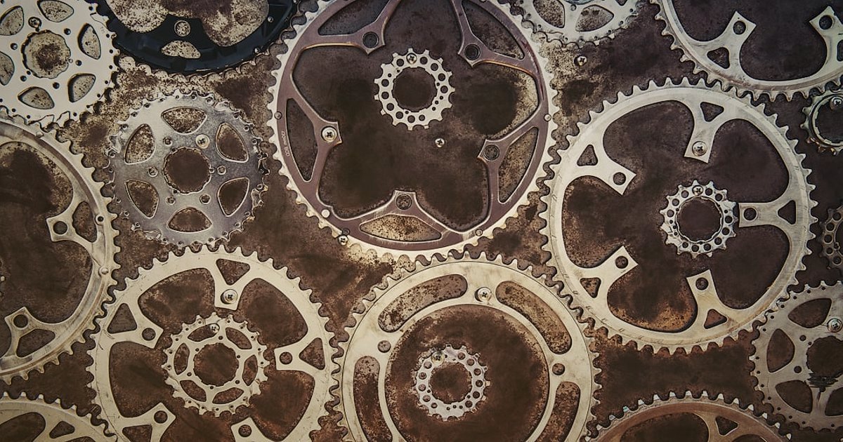 Tükenme Riskini Sıfırlayın: Bulmaca & Puzzle Dropshipping'de Sürekli Tedarik Zinciri 2026 - interconnected gears symbolizing seamless system integration