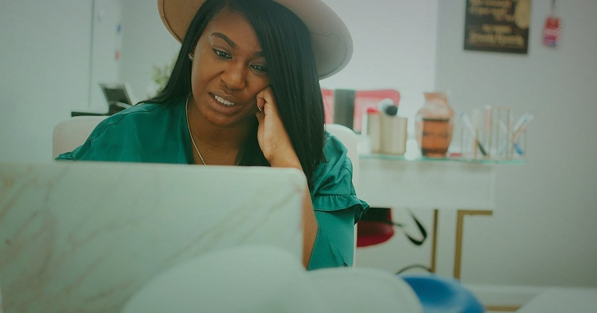 Ücretsiz XML Bayiliği 2026: Dropshipping'de Sıfır Maliyetle Zirveye Çıkın! - successful entrepreneur smiling in modern home office