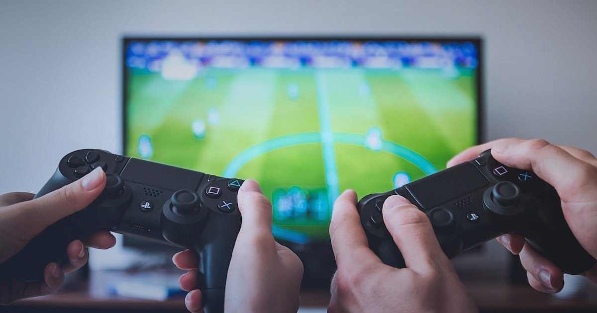 Xbox Satışında Yeni Başlayanların Tuzakları: 2026'da Kaçınılması Gereken 5 Hata - close-up of price tags on gaming consoles
