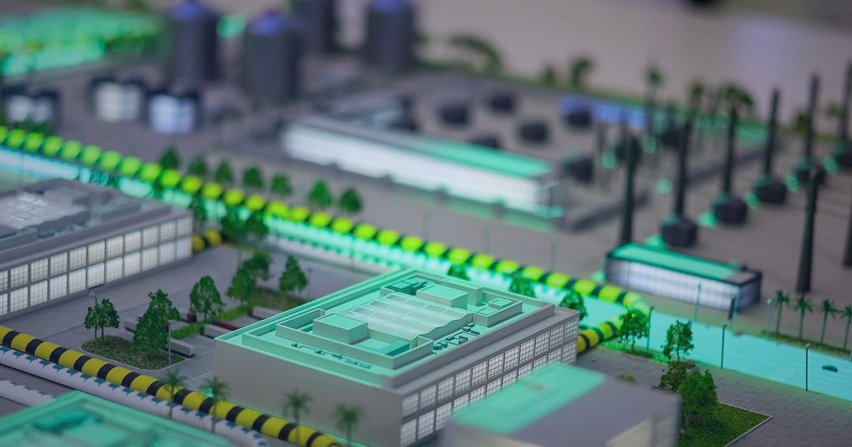 Yeşil Lojistik ve Sürdürülebilir E-Ticaret: 2026'da Geleceğe Yatırım - futuristic cityscape with green transportation networks and clean energy sources