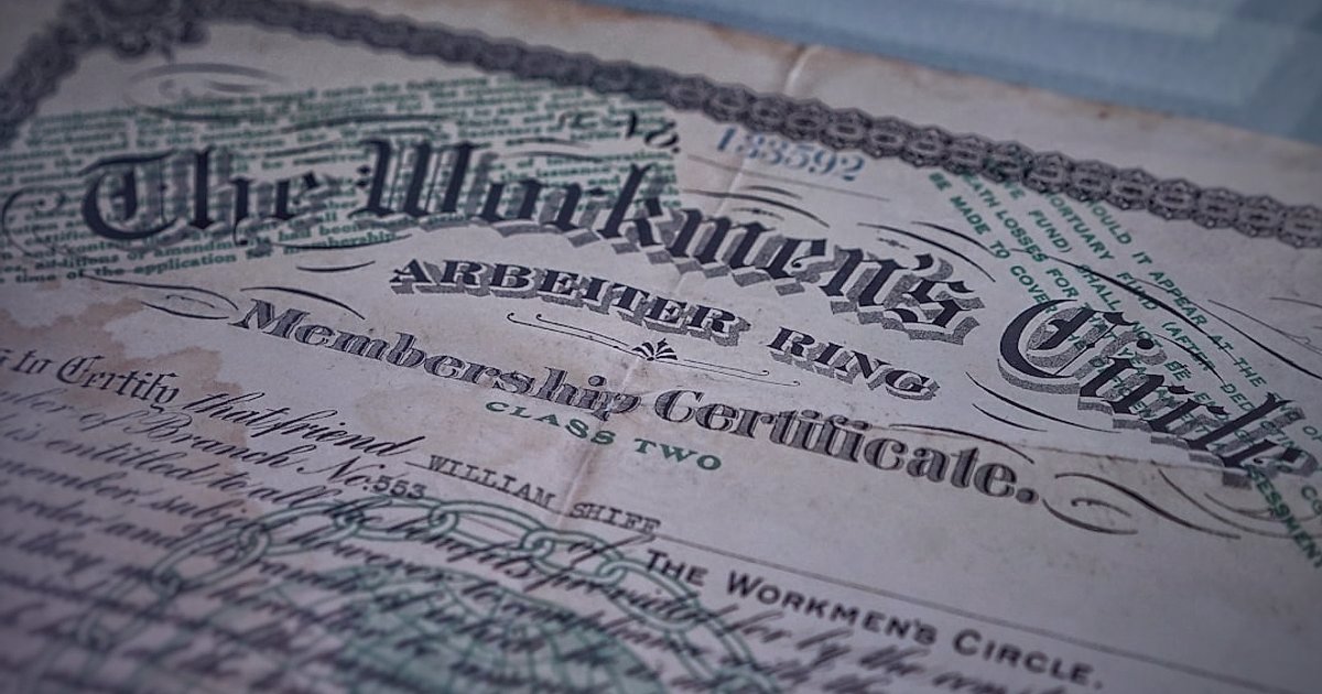 Yüz Makyajında Yasal Uyumluluk: ETBİS, Sözleşme ve Etiket Rehberi 2026 - close-up of warranty certificate being stamped